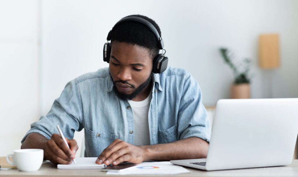 Pros and Cons of Studying Online h
